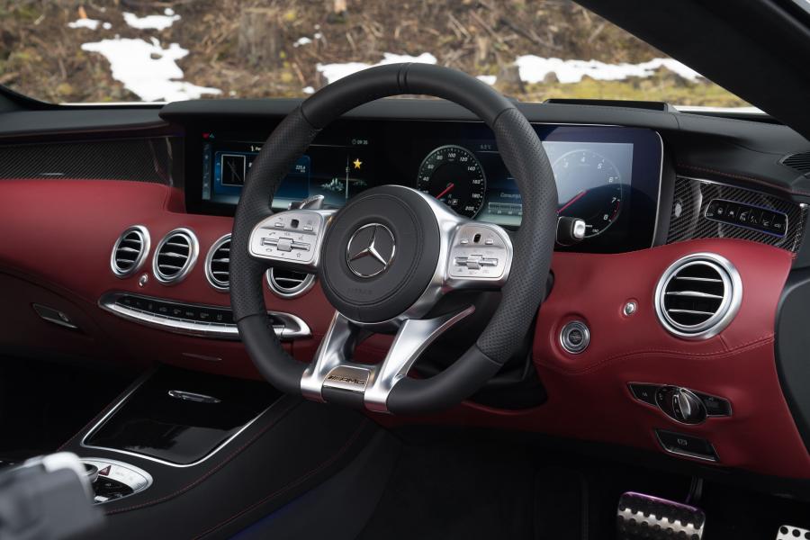 Интерьер Mercedes-AMG S63 4Matic+ Coupe (C217) 2018 года  (UK) (фото 34 из 38)